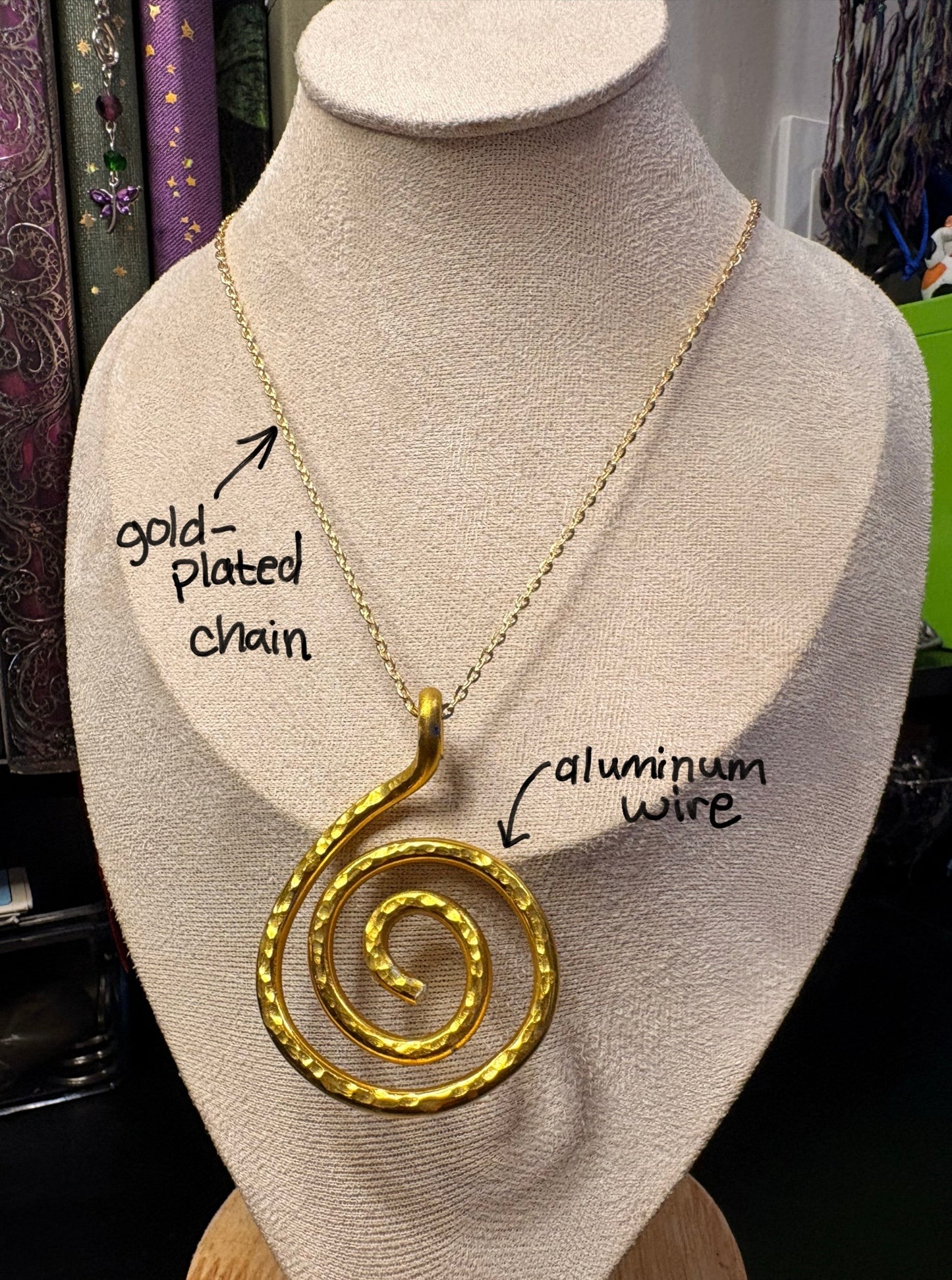 ꩜ Swirl Necklace