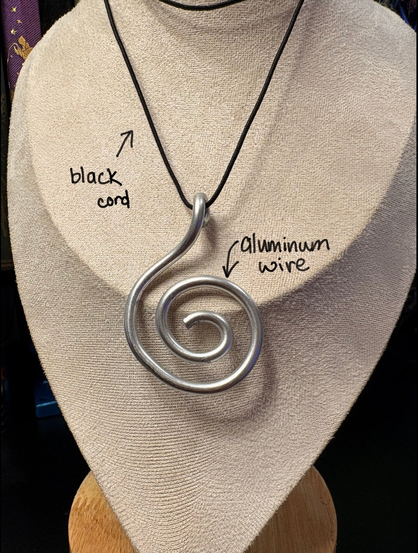 ꩜ Swirl Necklace