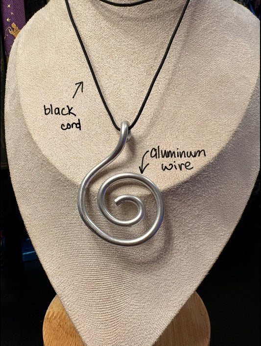 ꩜ Swirl Necklace
